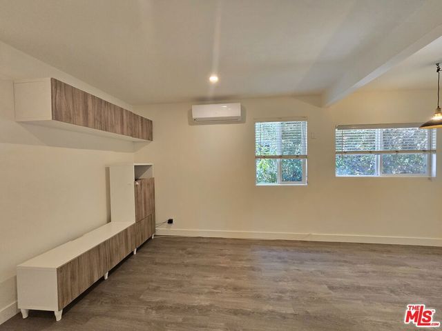 5710 Vineland Avenue, North Hollywood, CA 91601