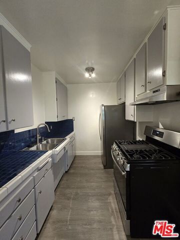 5710 Vineland Avenue, North Hollywood, CA 91601