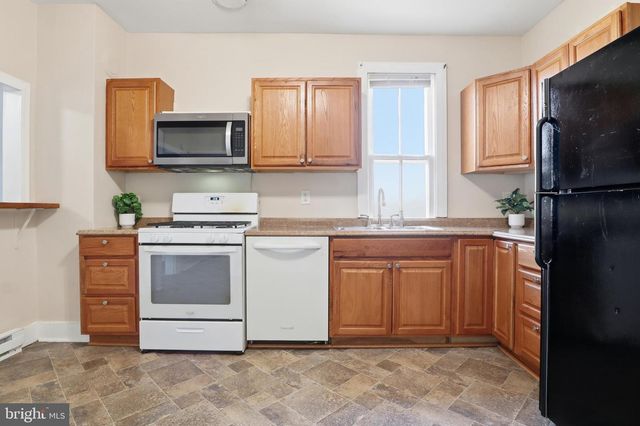 143 W BROAD ST, Yoe, PA 17313