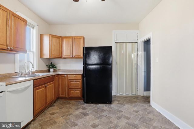 143 W BROAD ST, Yoe, PA 17313