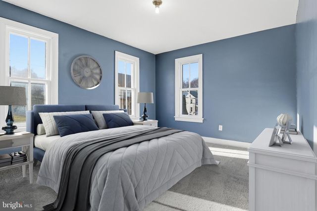 143 W BROAD ST, Yoe, PA 17313