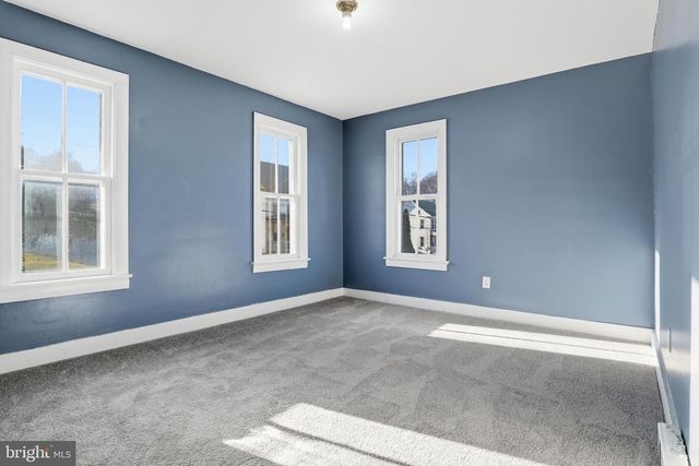 143 W BROAD ST, Yoe, PA 17313