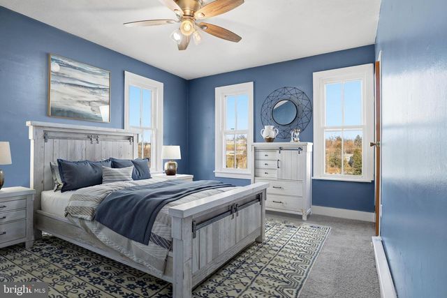 143 W BROAD ST, Yoe, PA 17313