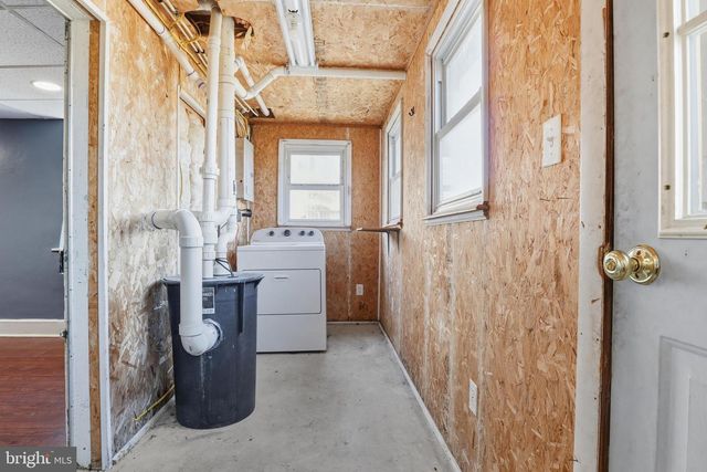 143 W BROAD ST, Yoe, PA 17313