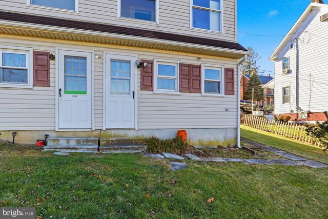 143 W BROAD ST, Yoe, PA 17313