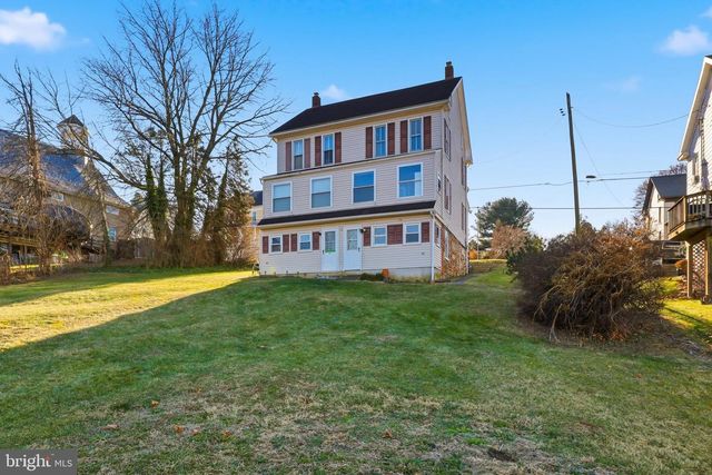 143 W BROAD ST, Yoe, PA 17313