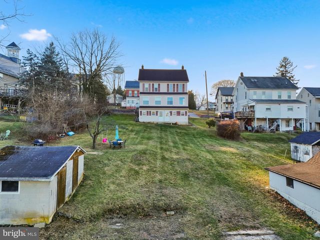 143 W BROAD ST, Yoe, PA 17313