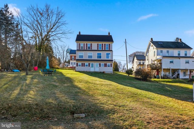 143 W BROAD ST, Yoe, PA 17313