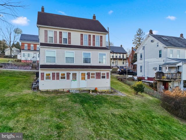 143 W BROAD ST, Yoe, PA 17313