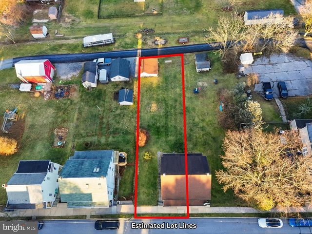 143 W BROAD ST, Yoe, PA 17313