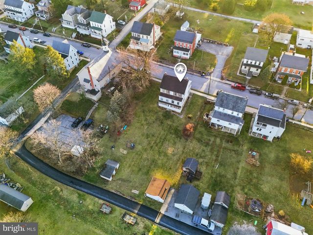 143 W BROAD ST, Yoe, PA 17313