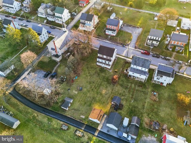 143 W BROAD ST, Yoe, PA 17313