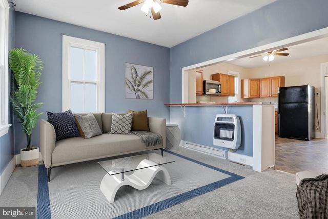 143 W BROAD ST, Yoe, PA 17313