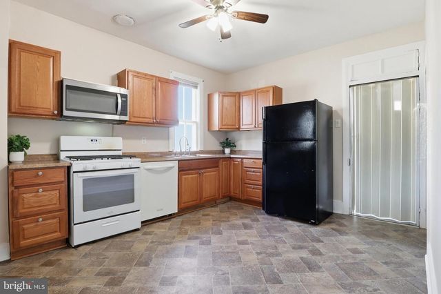 143 W BROAD ST, Yoe, PA 17313