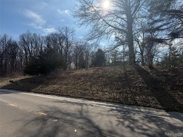 2096 Hunter Road, Brighton, MI 48114