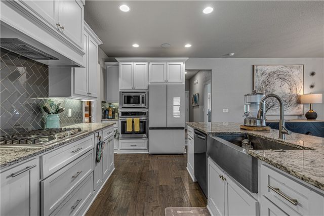 2630 E Bayside Xing, Fayetteville, AR 72703