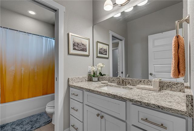 2630 E Bayside Xing, Fayetteville, AR 72703