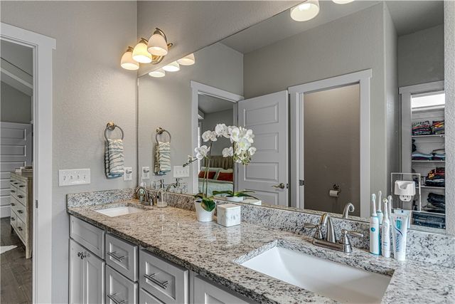 2630 E Bayside Xing, Fayetteville, AR 72703