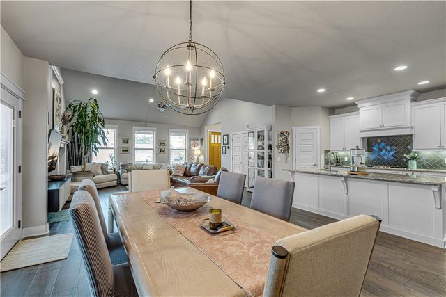 2630 E Bayside Xing, Fayetteville, AR 72703