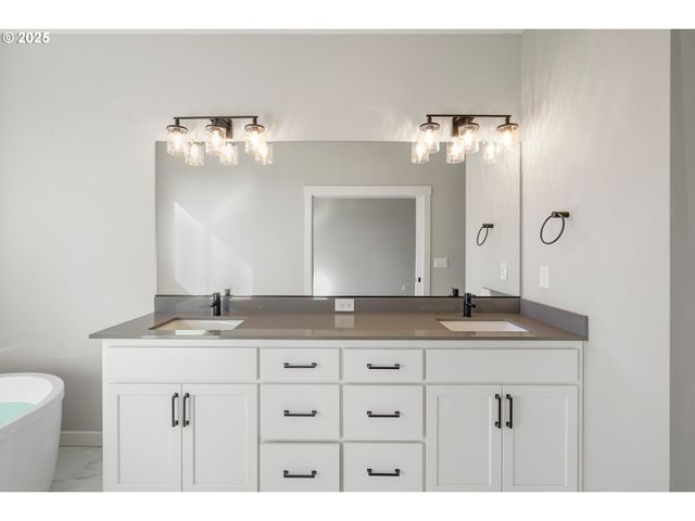 135 E AIREDALE Ave, La Center, WA 98629