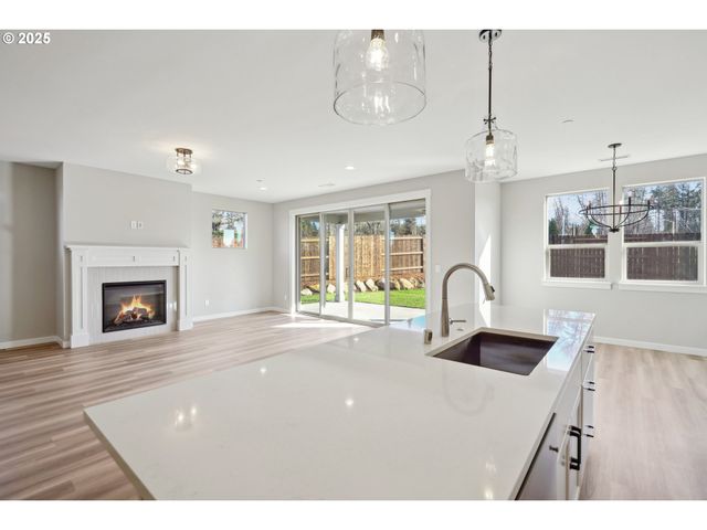 135 E AIREDALE Ave, La Center, WA 98629