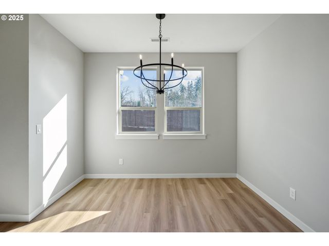 135 E AIREDALE Ave, La Center, WA 98629