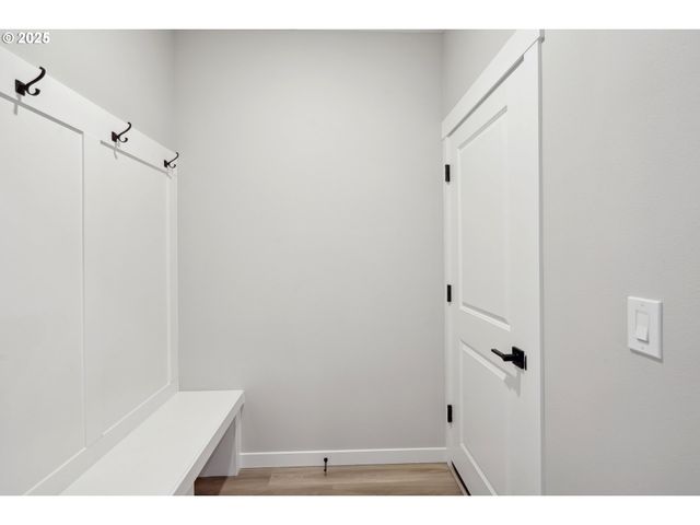 135 E AIREDALE Ave, La Center, WA 98629