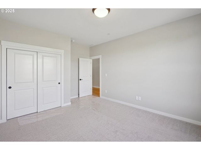 135 E AIREDALE Ave, La Center, WA 98629