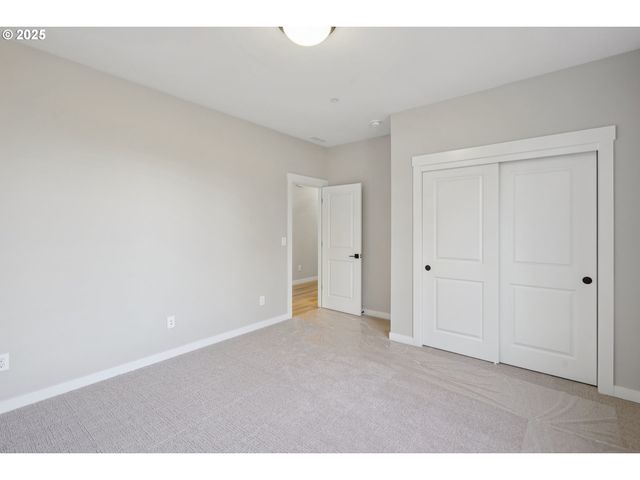 135 E AIREDALE Ave, La Center, WA 98629