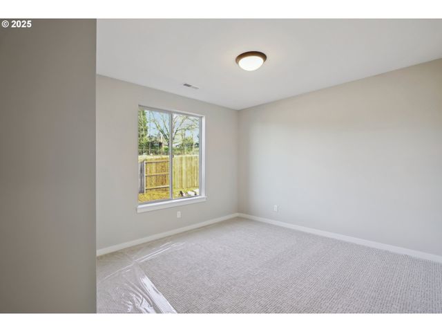 135 E AIREDALE Ave, La Center, WA 98629