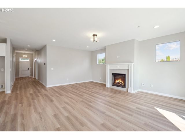 135 E AIREDALE Ave, La Center, WA 98629