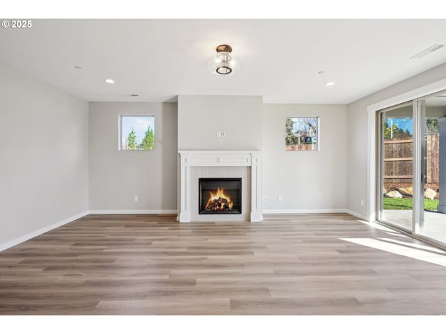 135 E AIREDALE Ave, La Center, WA 98629