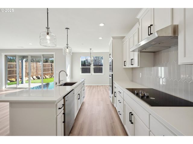 135 E AIREDALE Ave, La Center, WA 98629