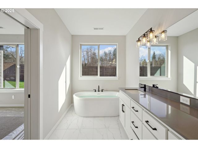 135 E AIREDALE Ave, La Center, WA 98629