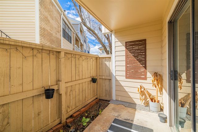 2750 Holly Hall Street 1216, Houston, TX 77054