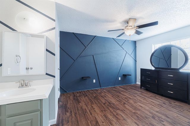 2750 Holly Hall Street 1216, Houston, TX 77054