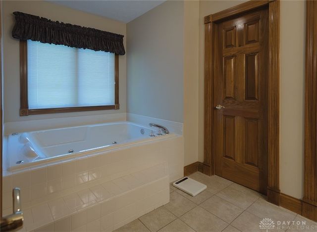 8 Berwick Court, Miamisburg, OH 45342