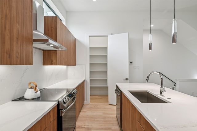 1775 Novela Way, Dallas, TX 75215