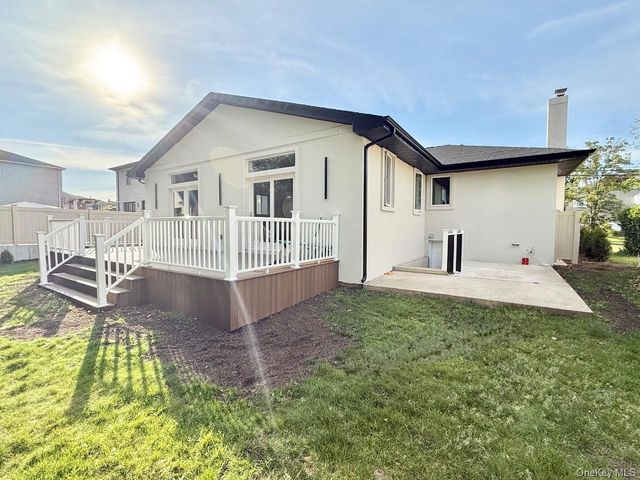 109 Nassau Drive, Albertson, NY 11507