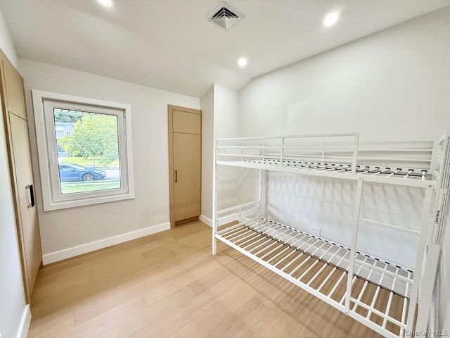 109 Nassau Drive, Albertson, NY 11507