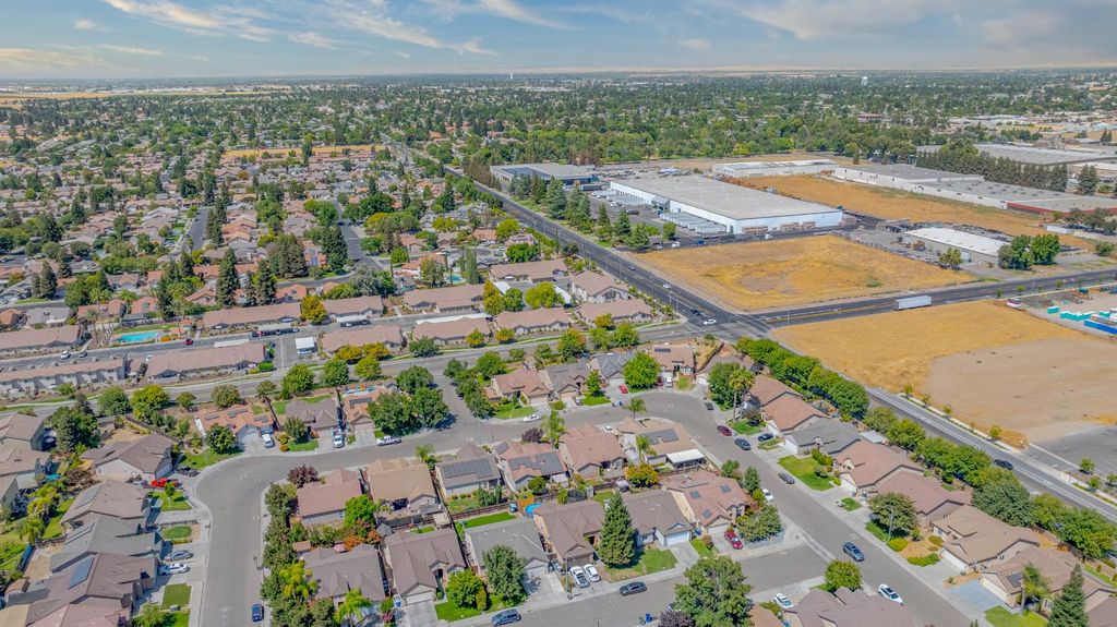 Image 15 of property listing at 2657 Peanut, Madera, CA 93637