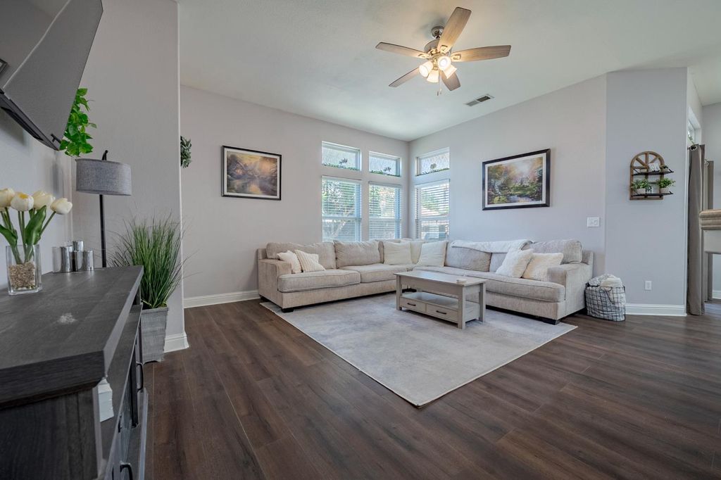 Image 17 of property listing at 2657 Peanut, Madera, CA 93637