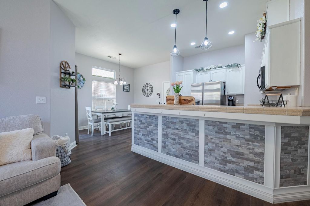 Image 23 of property listing at 2657 Peanut, Madera, CA 93637