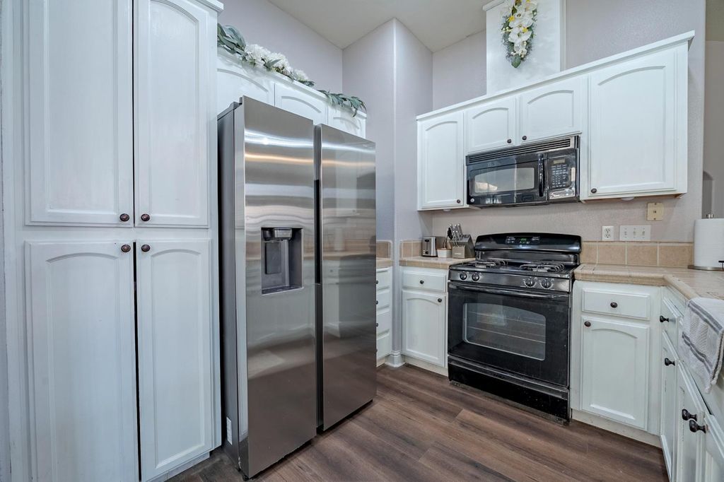 Image 27 of property listing at 2657 Peanut, Madera, CA 93637