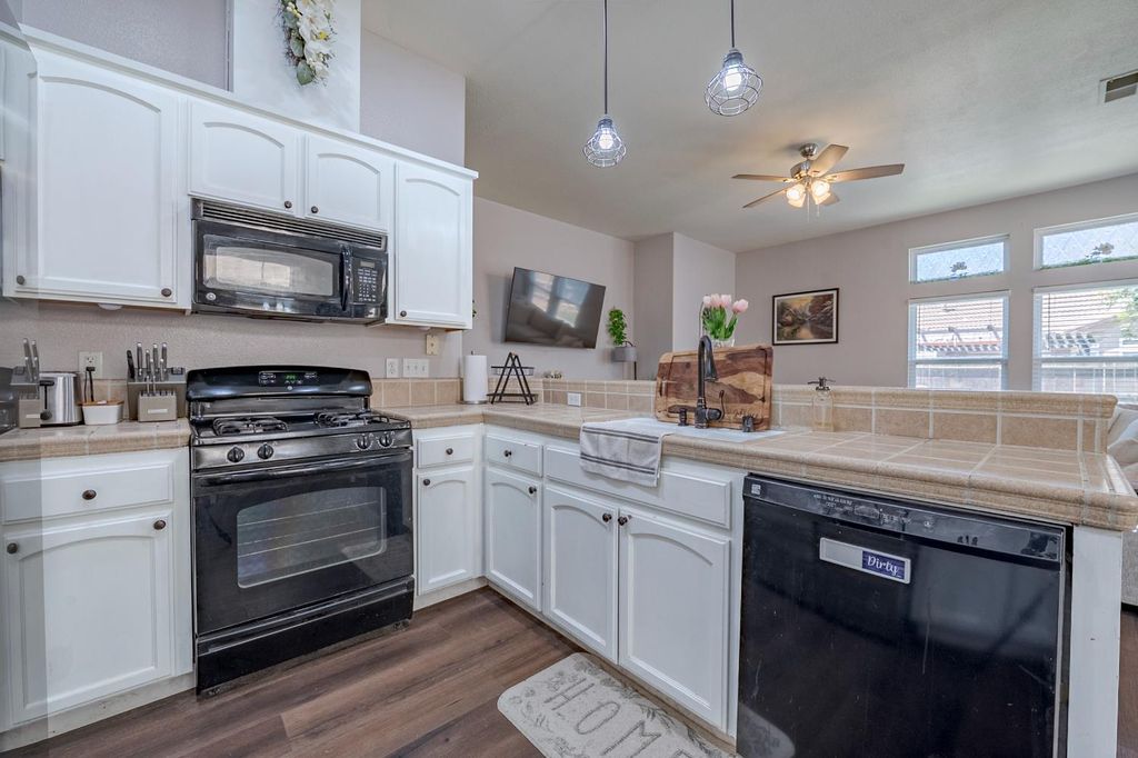 Image 28 of property listing at 2657 Peanut, Madera, CA 93637