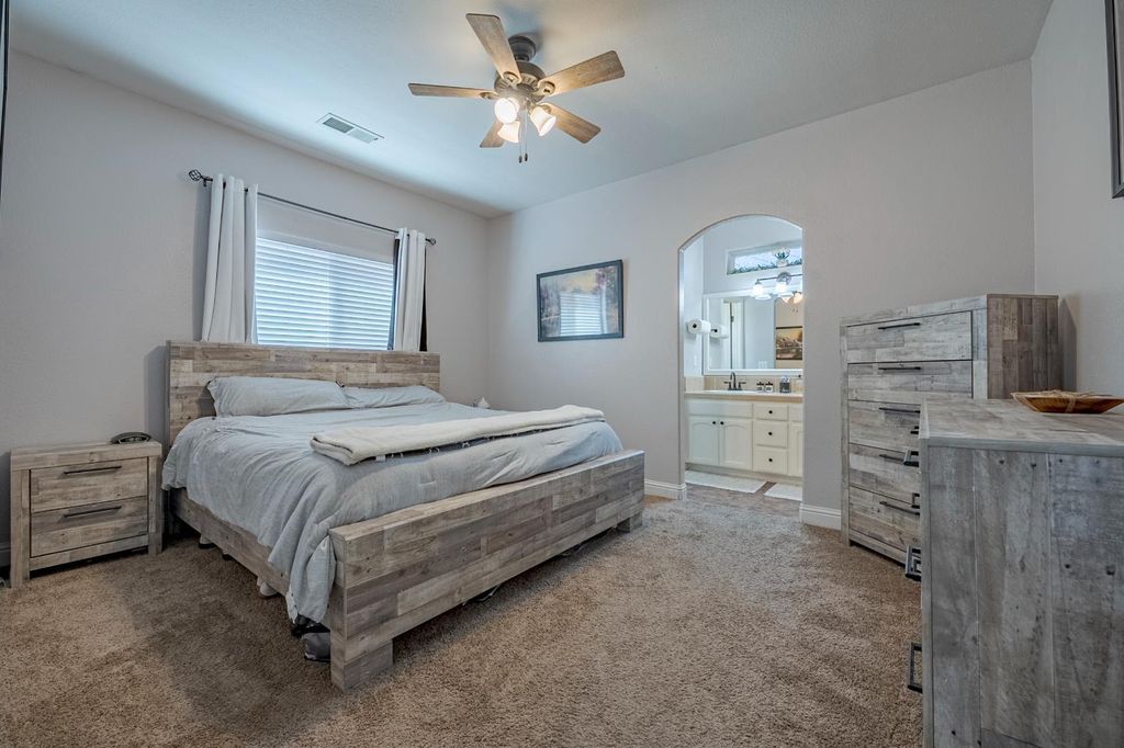 Image 35 of property listing at 2657 Peanut, Madera, CA 93637