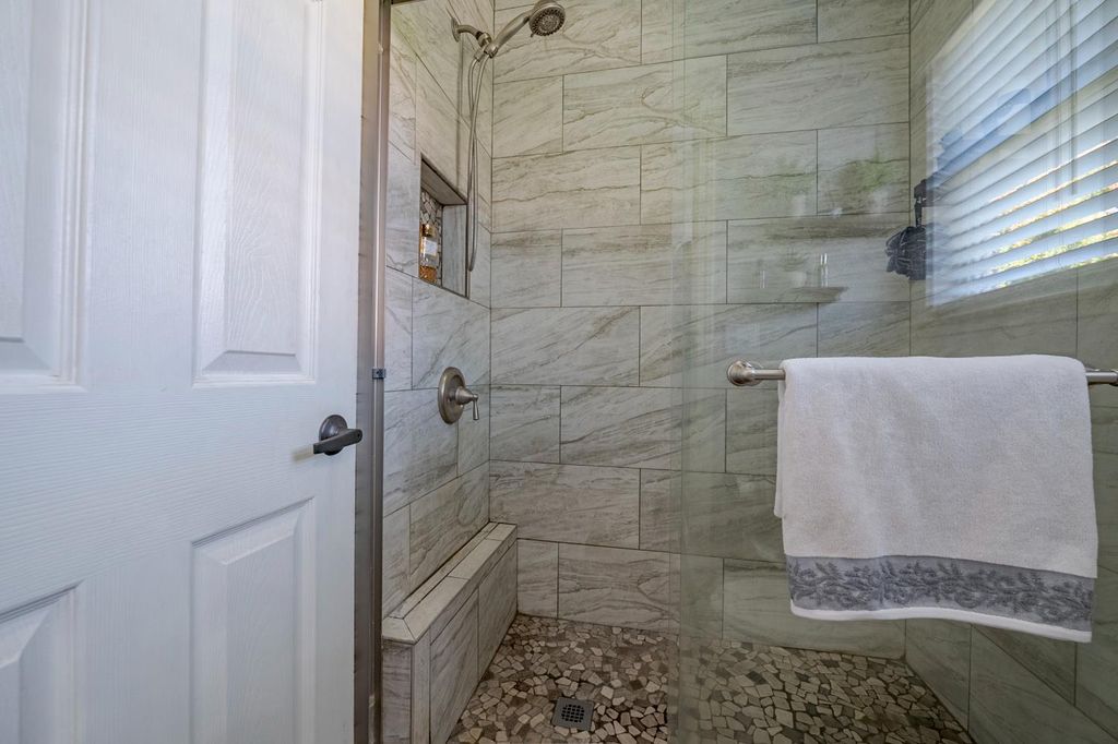 Image 39 of property listing at 2657 Peanut, Madera, CA 93637