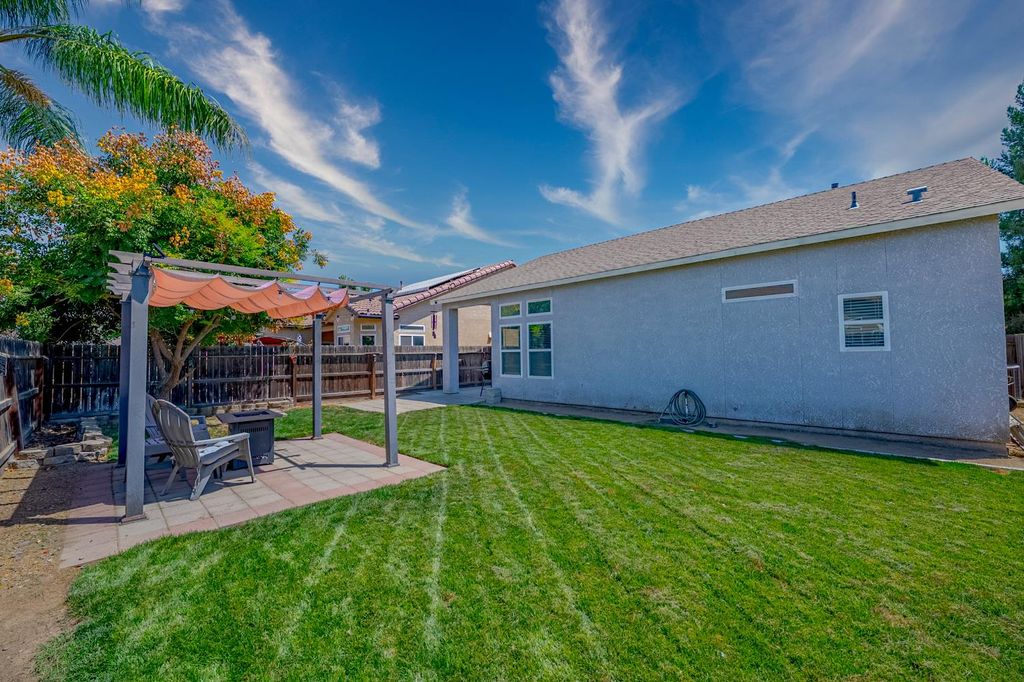 Image 40 of property listing at 2657 Peanut, Madera, CA 93637