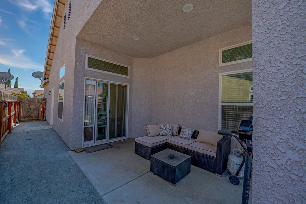 Image 41 of property listing at 2657 Peanut, Madera, CA 93637
