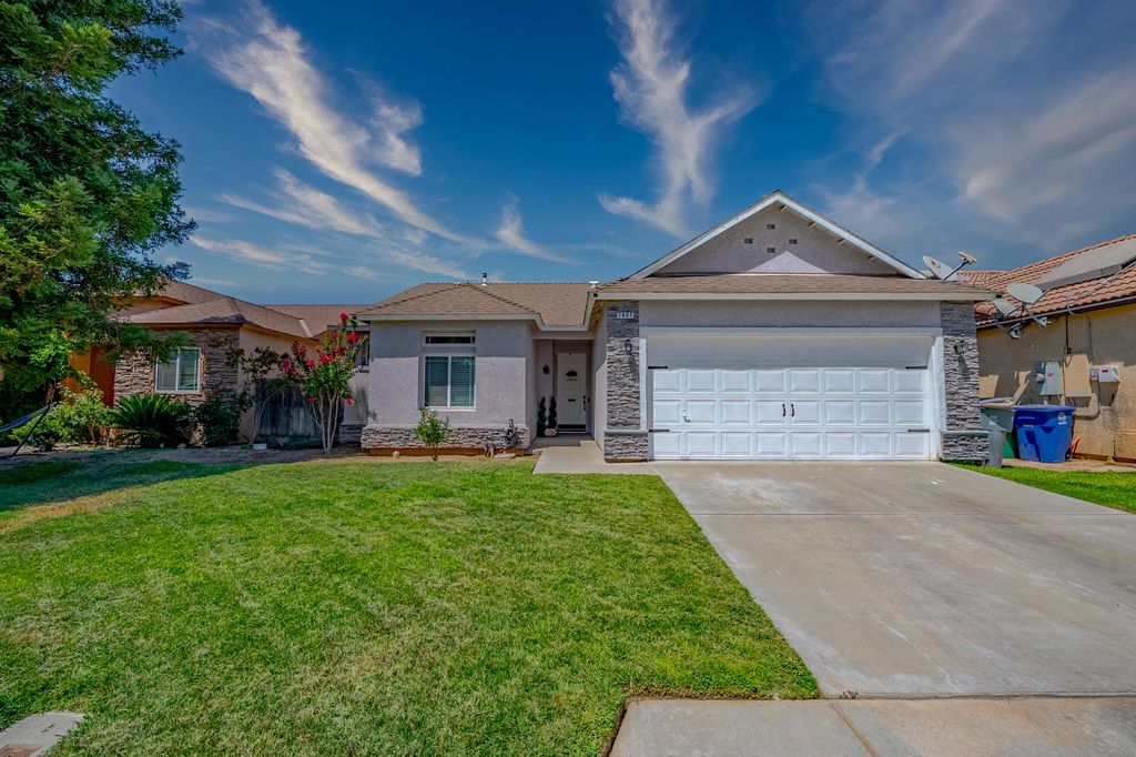 Image 5 of property listing at 2657 Peanut, Madera, CA 93637